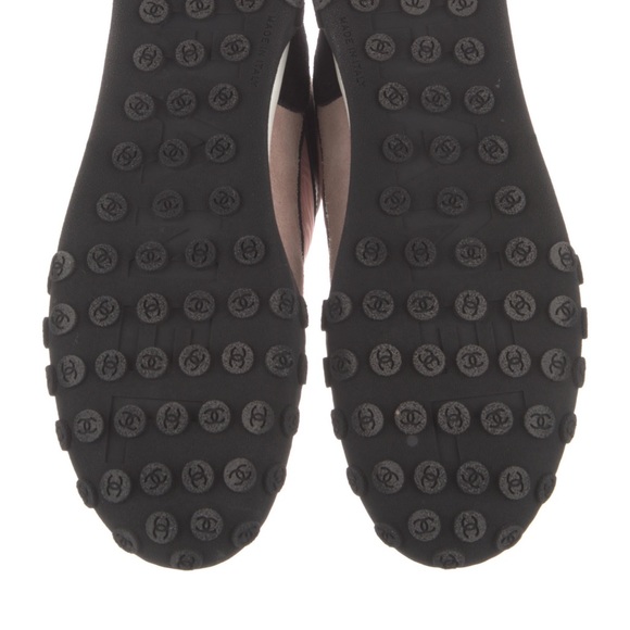 COPY - Chanel
Interlocking CC Logo Nylon Sneakers
Size: 8.5 - Picture 3 of 7